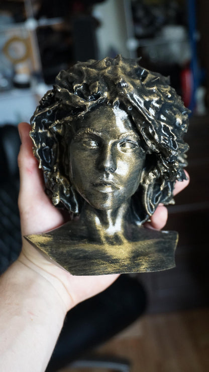 Ellen Ripley Bust Inspired by Classic Sci-Fi Heroes