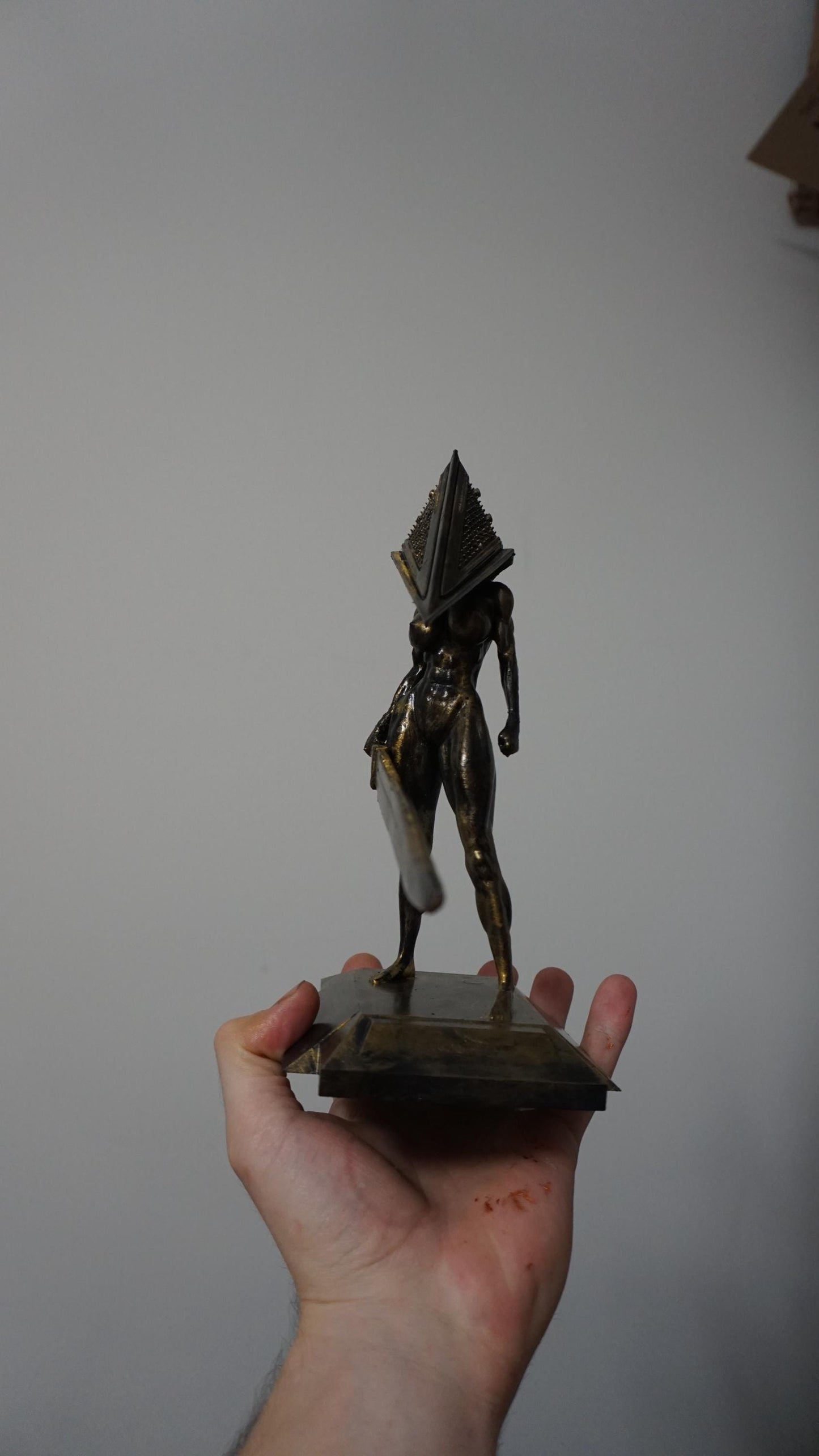 Pyramid Head – Horror Woman Statue